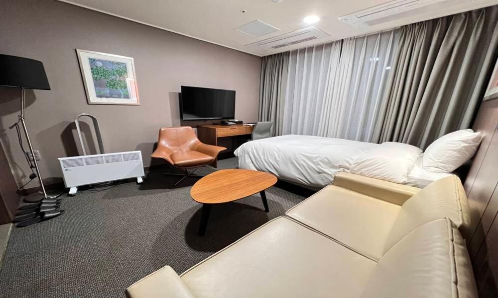 Raonstay In Perla Hotel Jinju Exterior foto